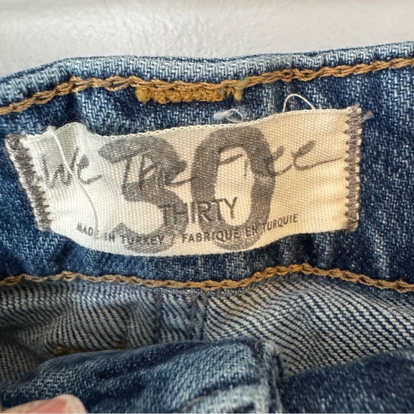 We The Free Distressed Raw Edge Skinny Medium Wash Jeans Women’s Size 30 - Picture 6 of 8